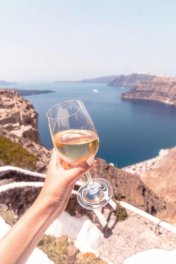 First time in Santorini? 3+1 outstanding suggestions for the first day 