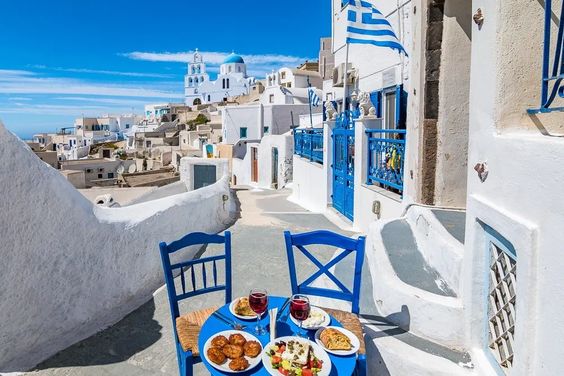 Food & holidays: How Santorini can be the perfect destination that combines both