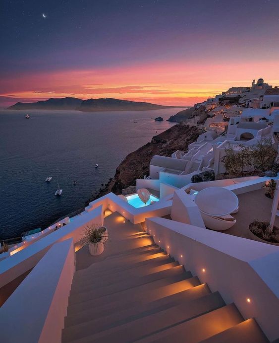 Santorini Island: The pinnacle of unique and exclusive vacations