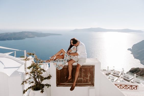 Relaxing holidays in Santorini: 5 suggestions to indulge in Santorini's stunning beauty away from the masses